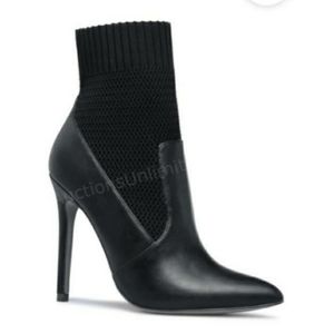 NIB Delores Heeled Booties